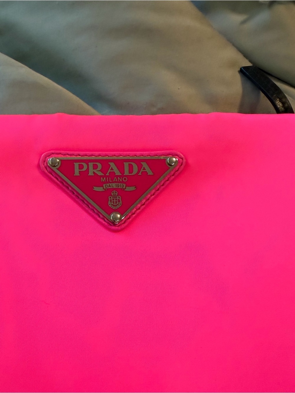PRADA⭐️🌸Tessuto Nylon Soft padded Hot Pink! Neon! crossbody bag! Offers. - Picture 10 of 16